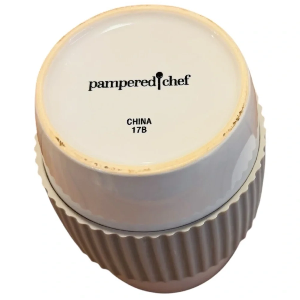 Pampered Chef Durable Ceramic Egg Cooker with Vented Lid Model #1529